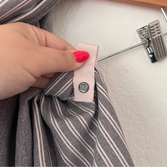 Lululemon Vinyasa Gray Double Trouble Neutral Stripe Scarf - Picture 4 of 4